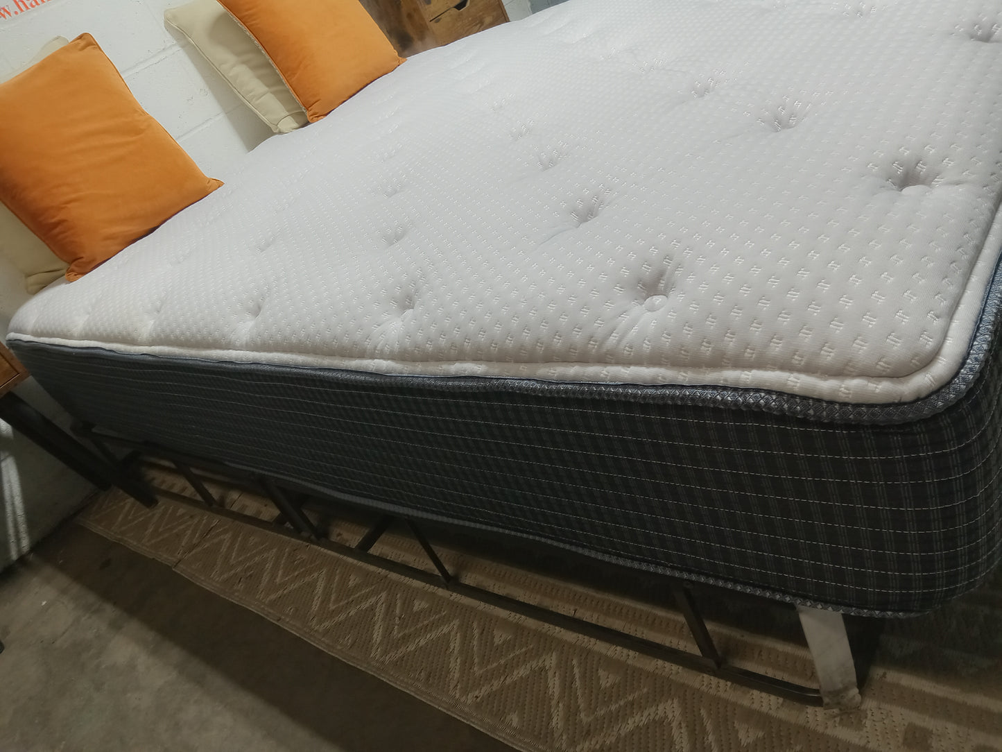 Beautyrest | Silver Courtyard Blue Plush | 10" Queen Mattress