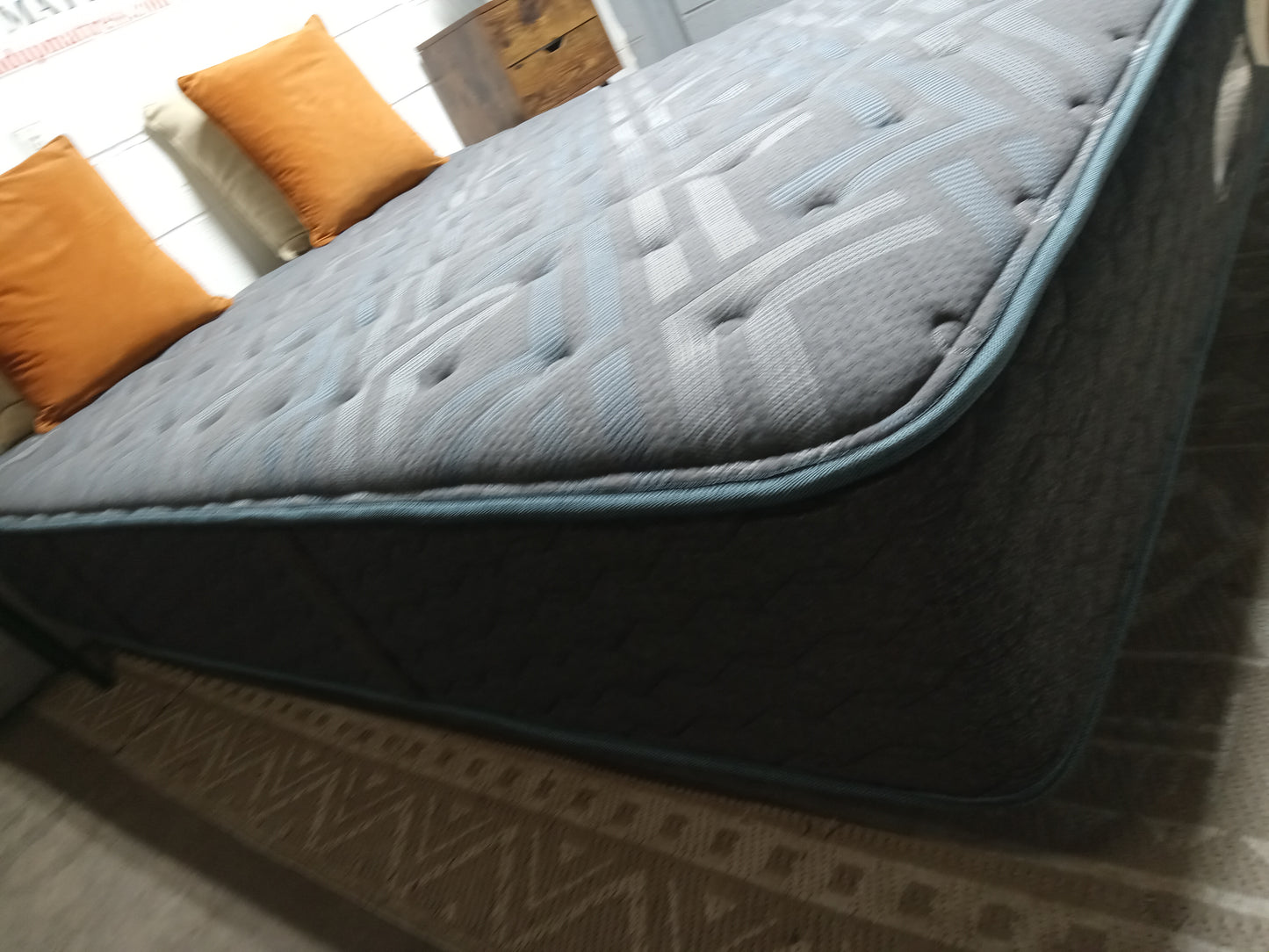 Beautyrest | World Class Level 2 | 11" Queen Mattress