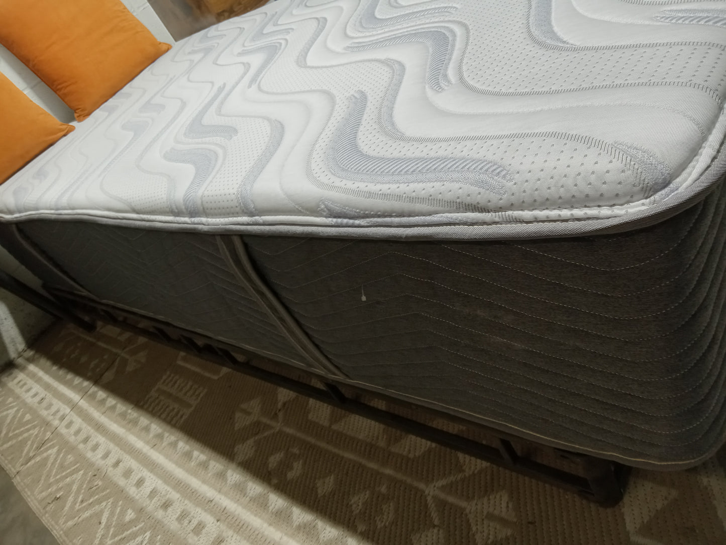 Jordan's Mattress Factory | Night Sky Hybrid w/ Chill Touch | 13" Twin XL Mattress