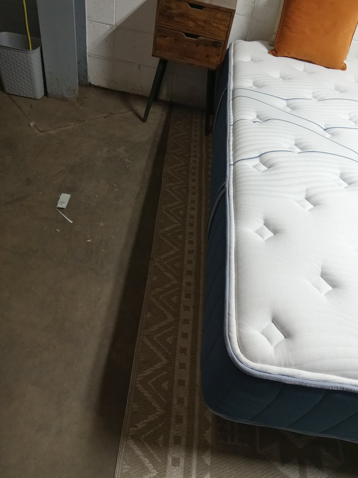 Bear | Elite Hybrid | 14" Queen Mattress
