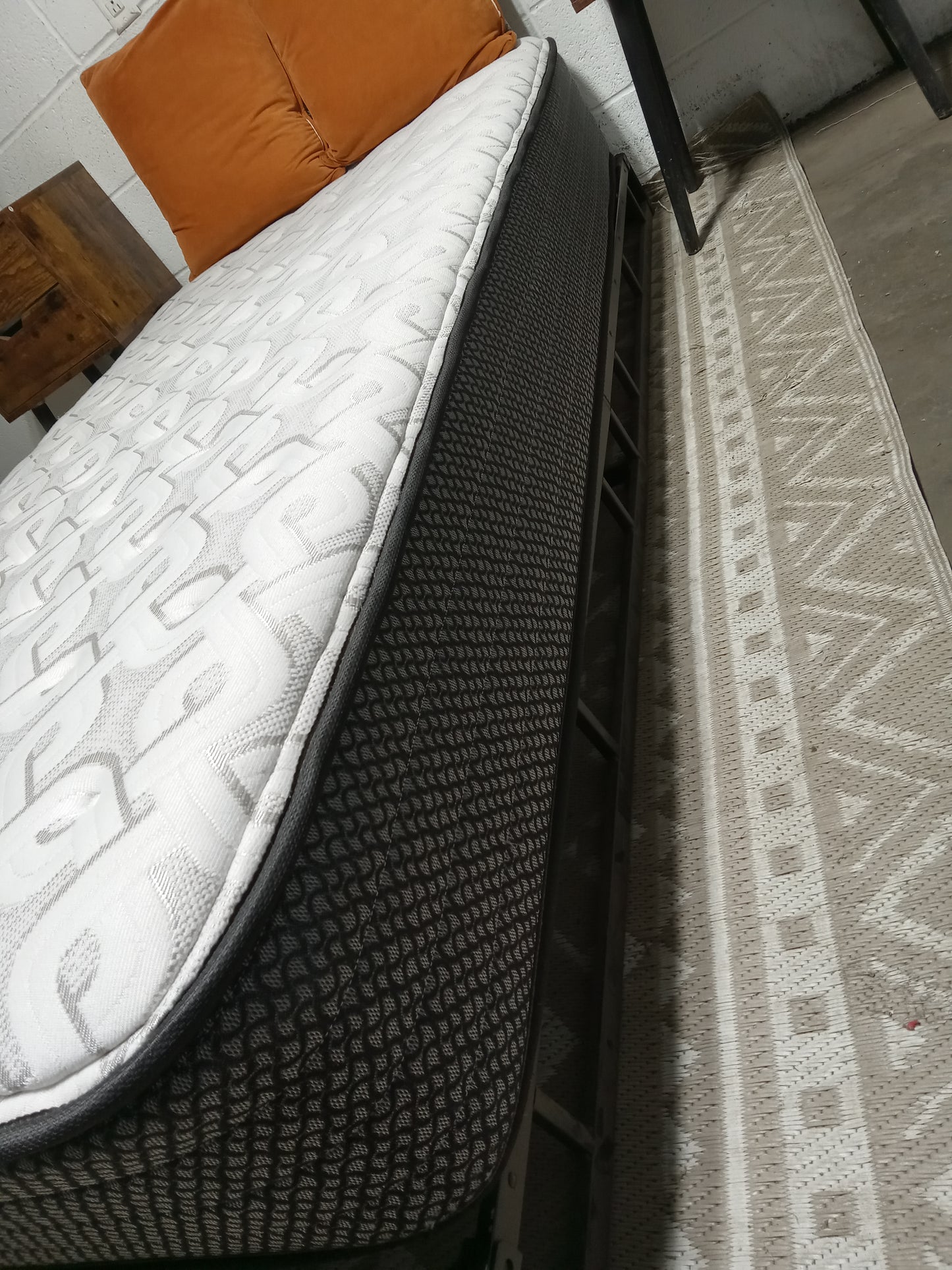 Sealy |Performance Posturepedic Technology | 10" Mattress