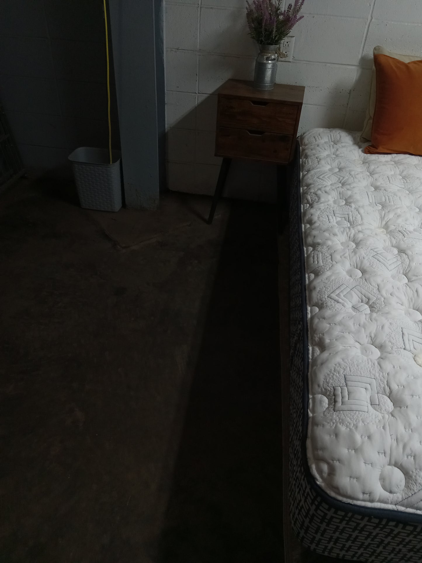 Aireloom | Phoenix Tight Top | 12" Mattress