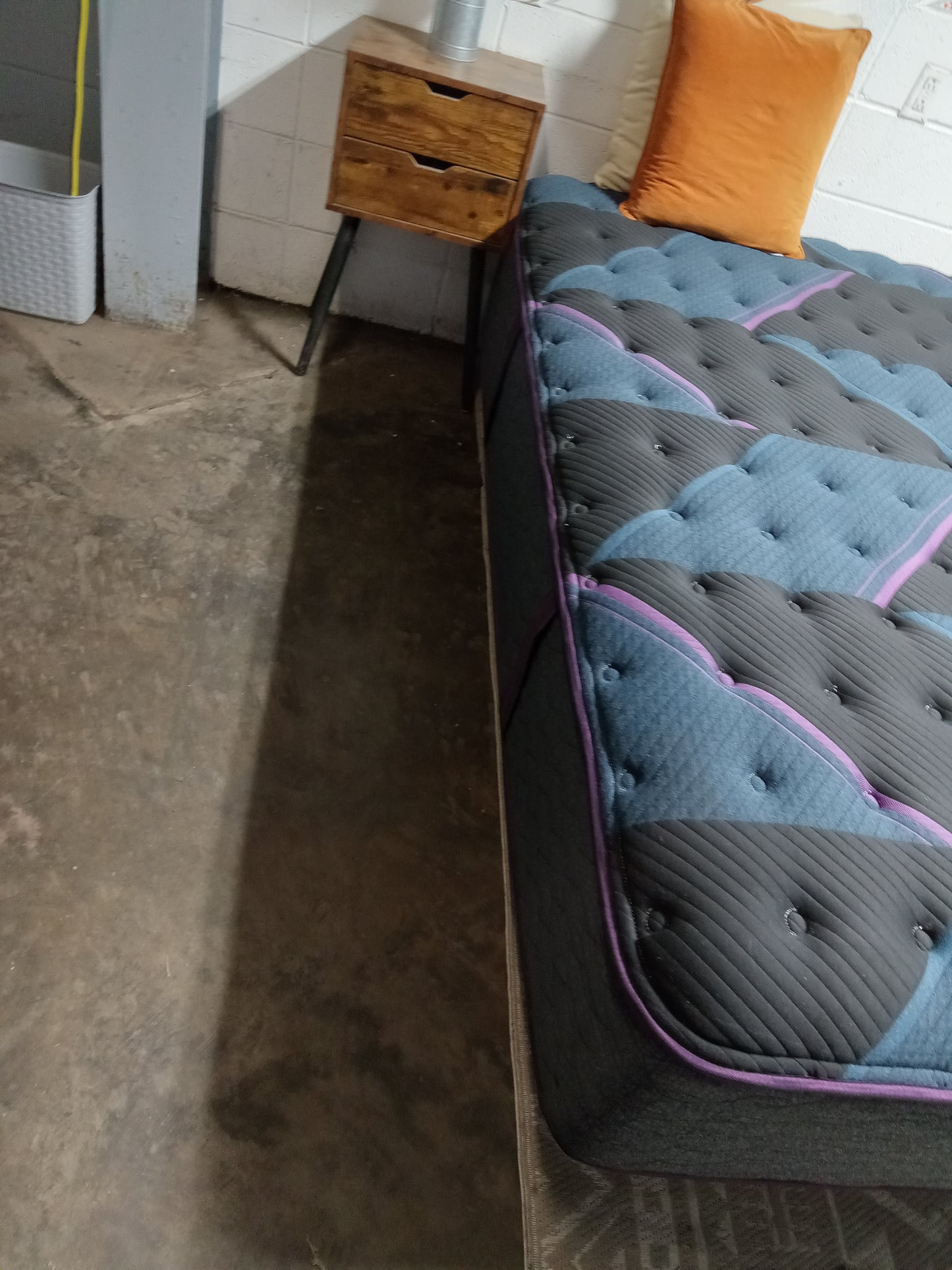 Beautyrest | World Class Level 3 Medium | 13" King Mattress