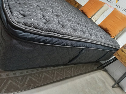Beautyrest | Black Series 4 Medium Pillow Top | 14" Queen Mattress