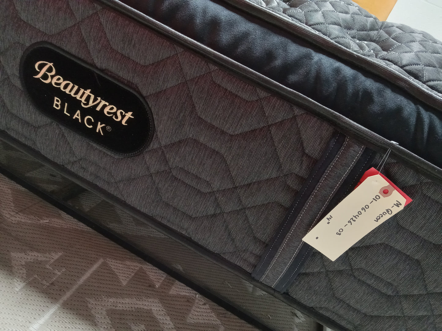 Beautyrest | Black Series 4 Medium Pillow Top | 14" Queen Mattress