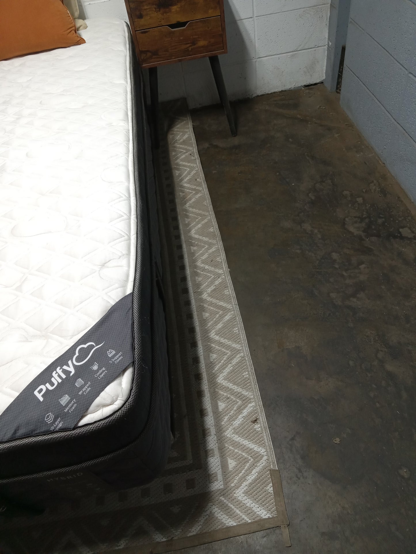 Puffy | Royal Hybrid | 14" Queen Mattress | Pre-Owned
