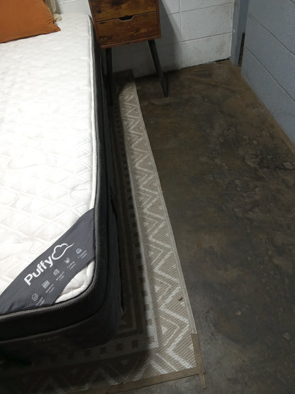 Puffy | Royal Hybrid | 14" Queen Mattress | Pre-Owned