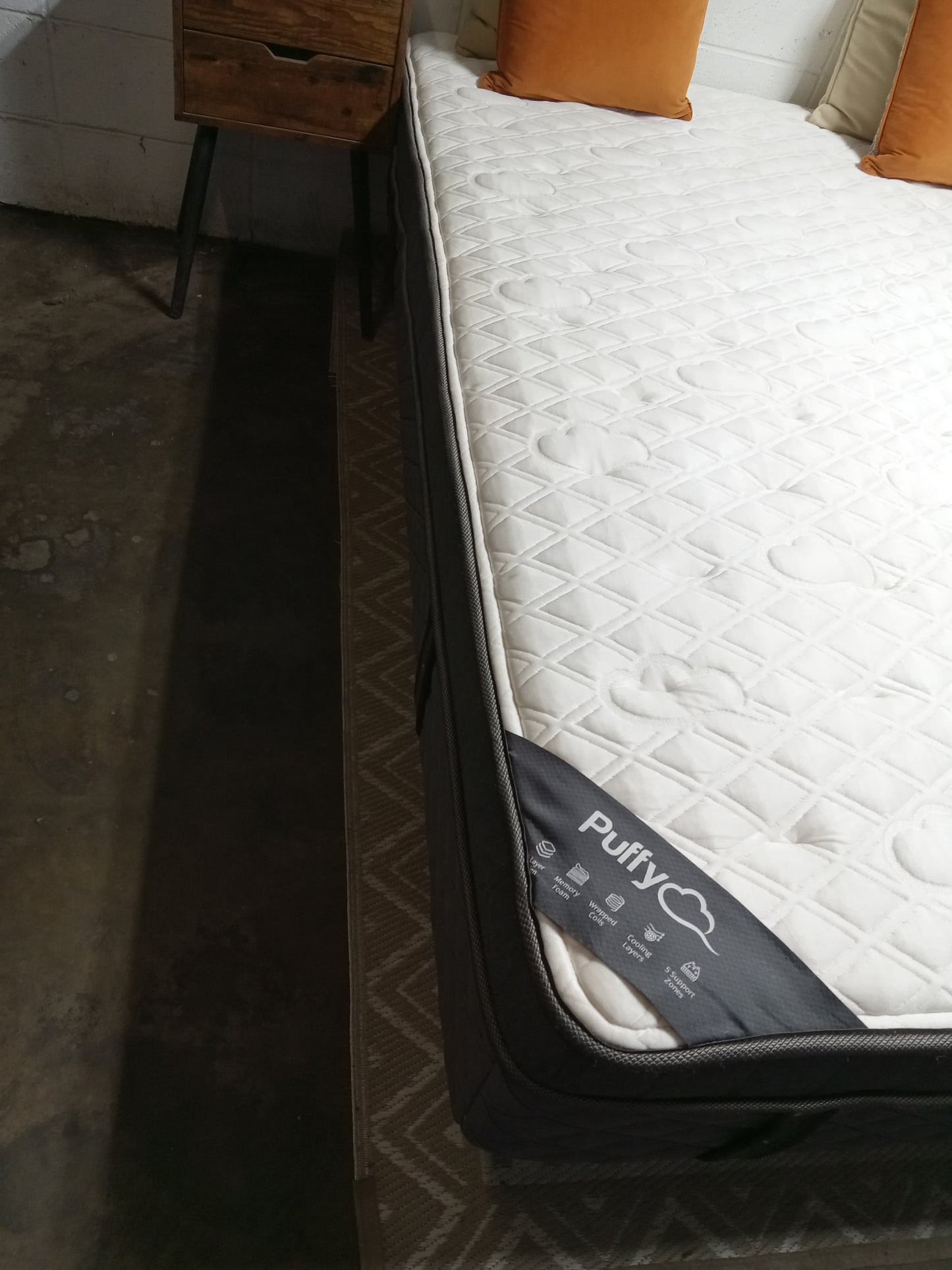 Puffy | Royal Hybrid | 14" Queen Mattress | Pre-Owned