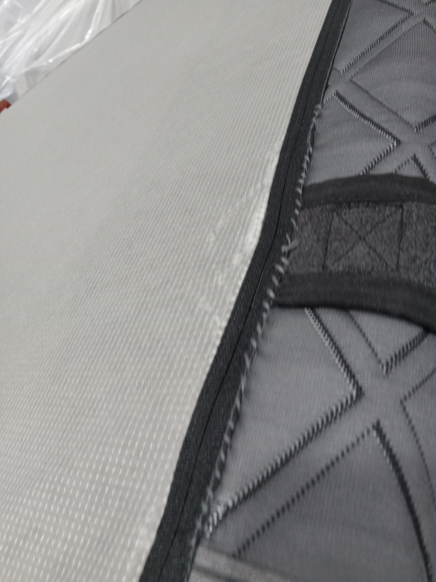 Puffy | Royal Hybrid | 14" Queen Mattress | Pre-Owned