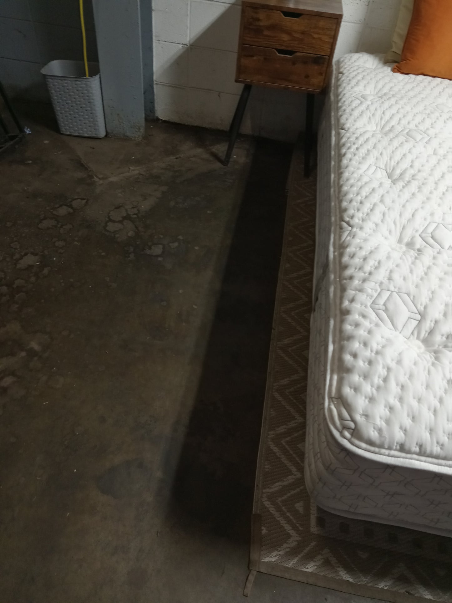 Aireloom | Madison Medium Plush | 13" Queen Mattress