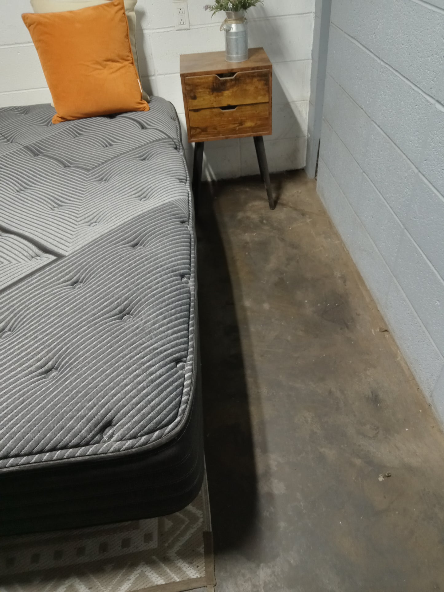 Beautyrest | Black L Class | 13" King Mattress