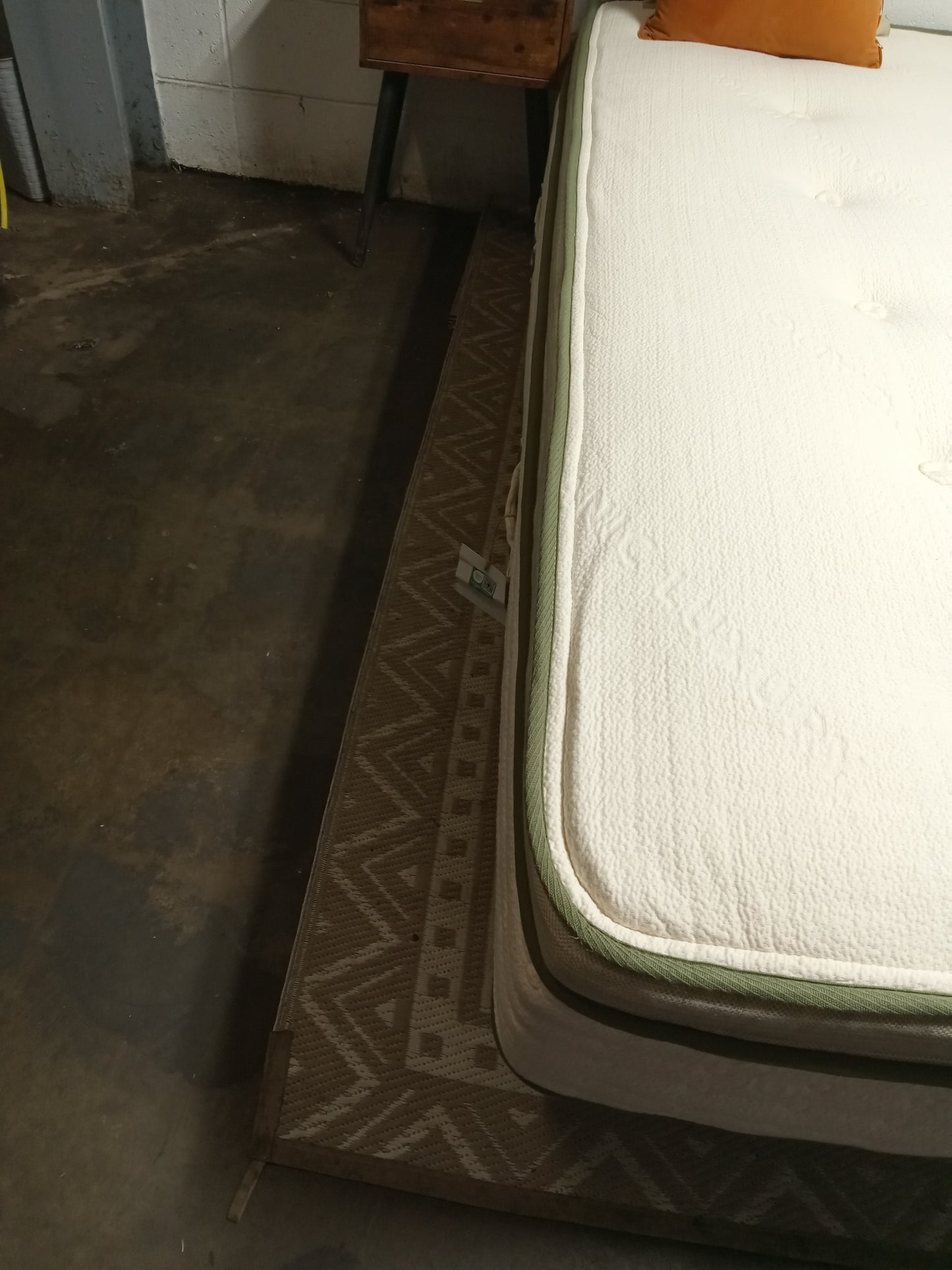 Avocado | Green Plush | 14" Queen Mattress