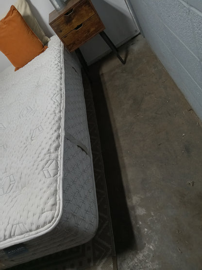 Aireloom | Madison Medium Plush | 13" King Mattress