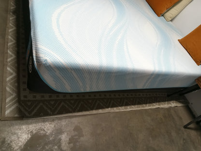Tempur-Pedic | Luxe Breeze Firm | 13" Queen Mattress