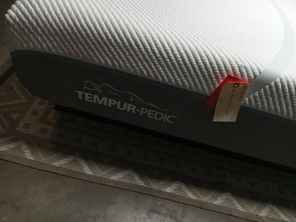 Tempur-Pedic | Adapt Medium | 11" Queen Mattress