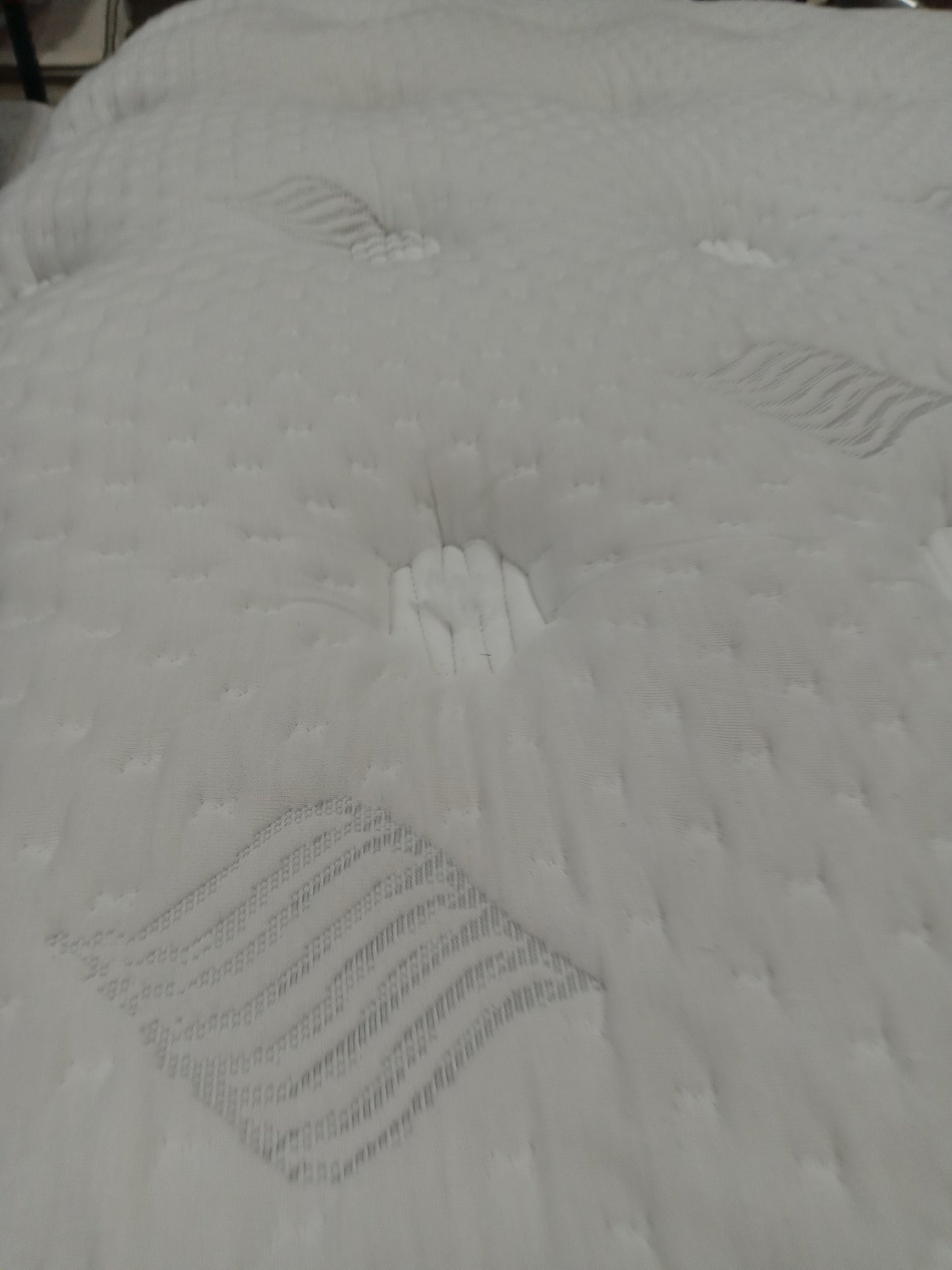 Aireloom | Luxe Top M2 Firm | 15" King Mattress