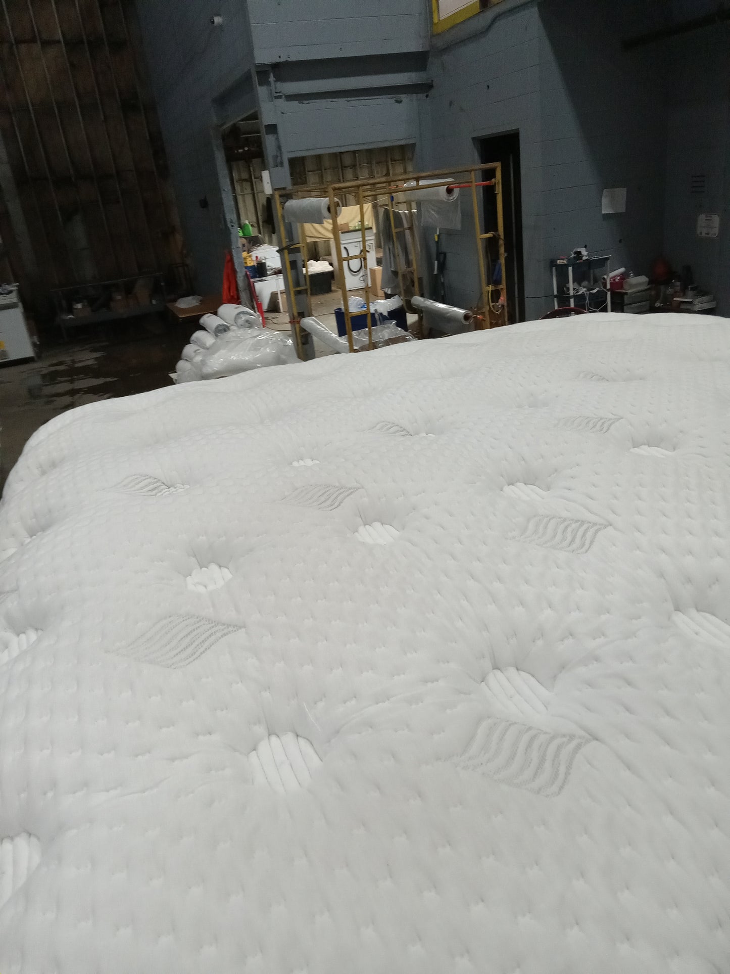 Aireloom | Luxe Top M2 Firm | 15" King Mattress