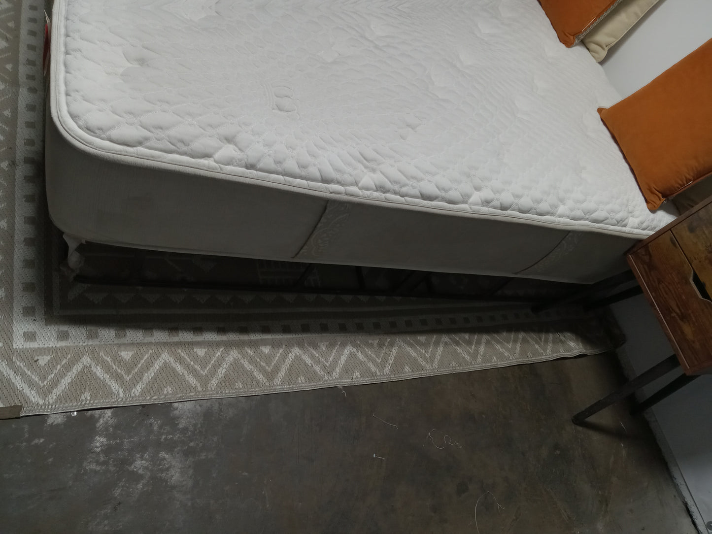 Chattam & Wells | Fleur De Lis | 12" Full Mattress
