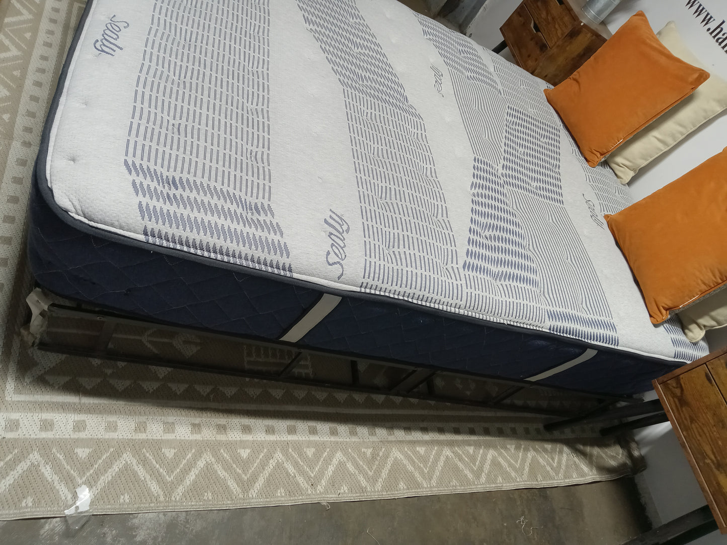 Golden Elegance | By Sealy | 10" Full Mattress