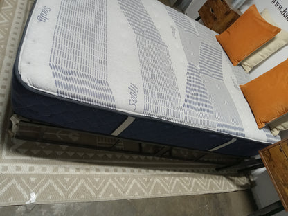 Golden Elegance | By Sealy | 10" Full Mattress