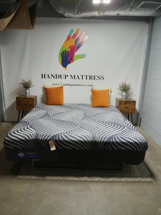 Sealy | Posturepedic Plush Hybrid | 14" King Mattresses
