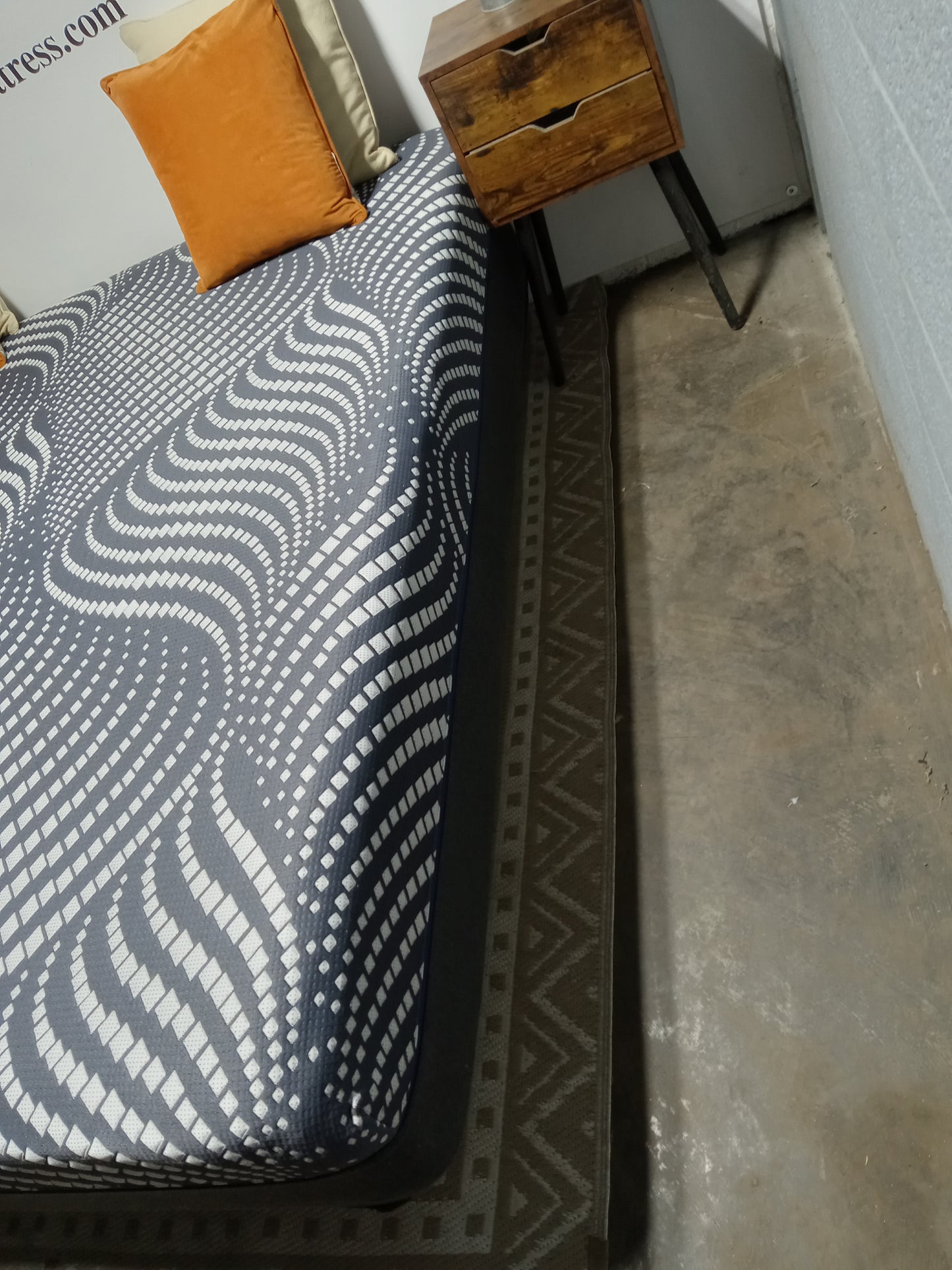 Sealy | Posturepedic Plush Hybrid | 14" King Mattresses