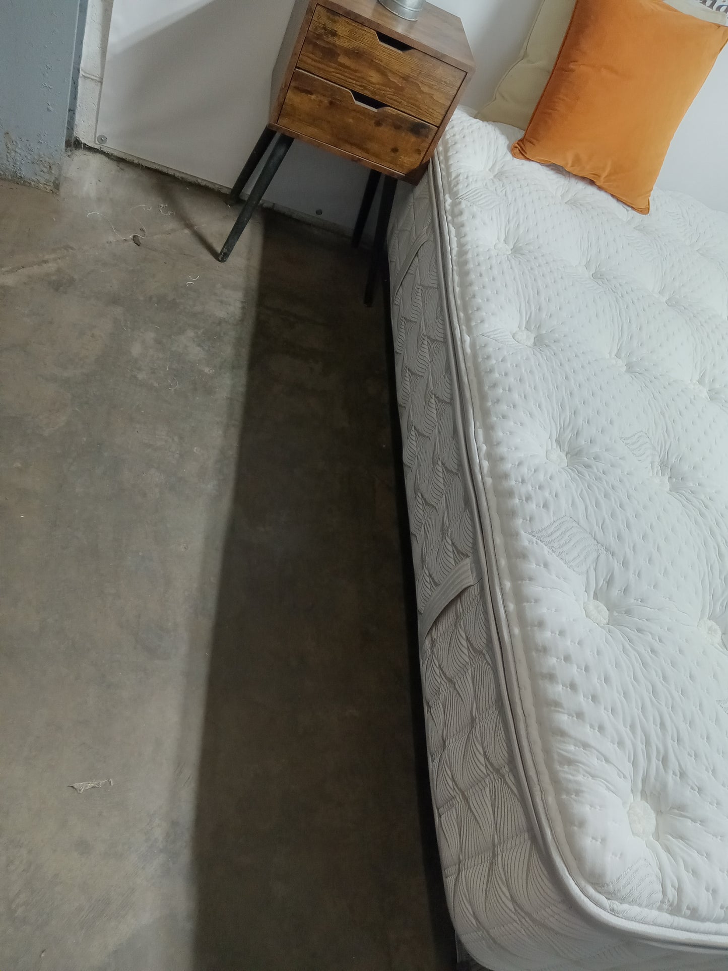 Aireloom | Preffered Solano Luxe Top Plush | 14" King Mattress