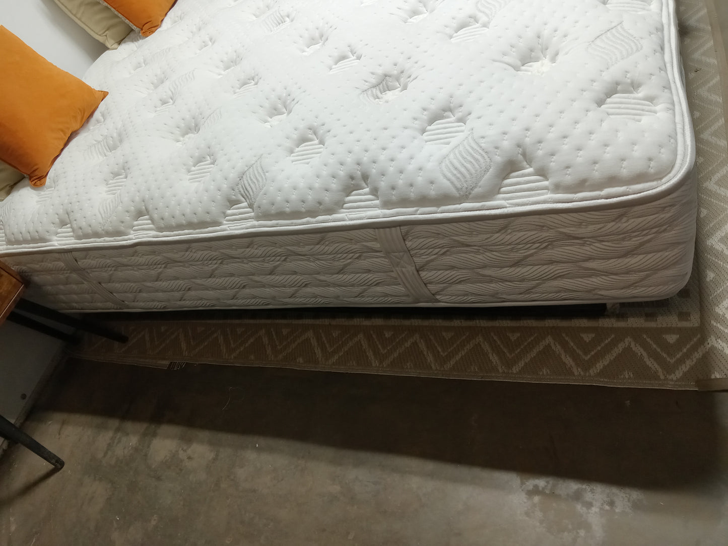 Aireloom| Monterey | 14" Queen Mattress