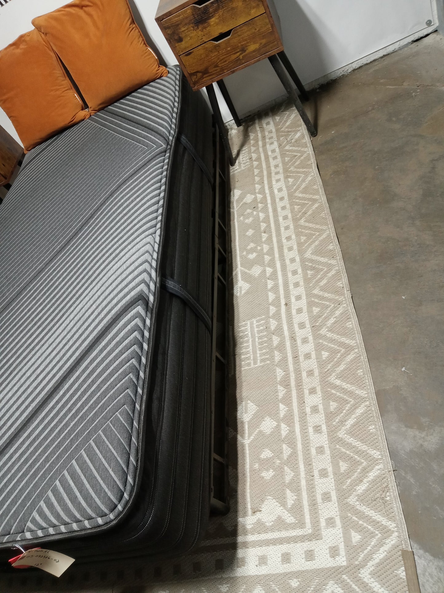 Beautyrest | Black Hybrid | 12" Twin XL Mattress