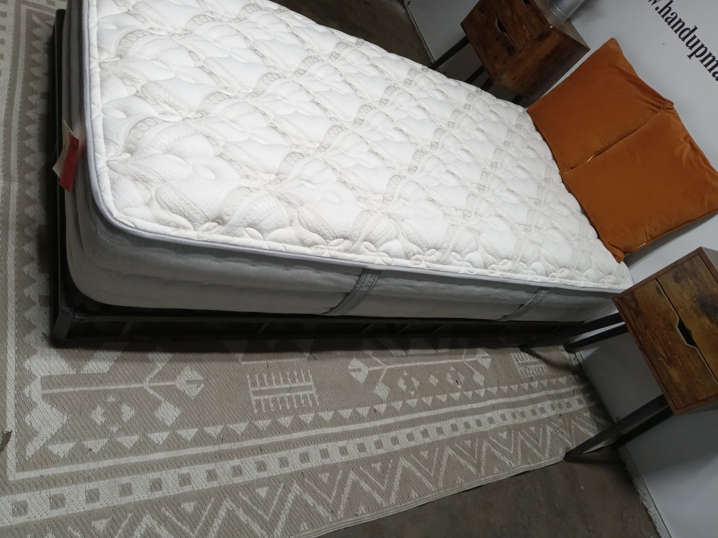 Laura Ashley | Innerspring | 10" Twin Mattress