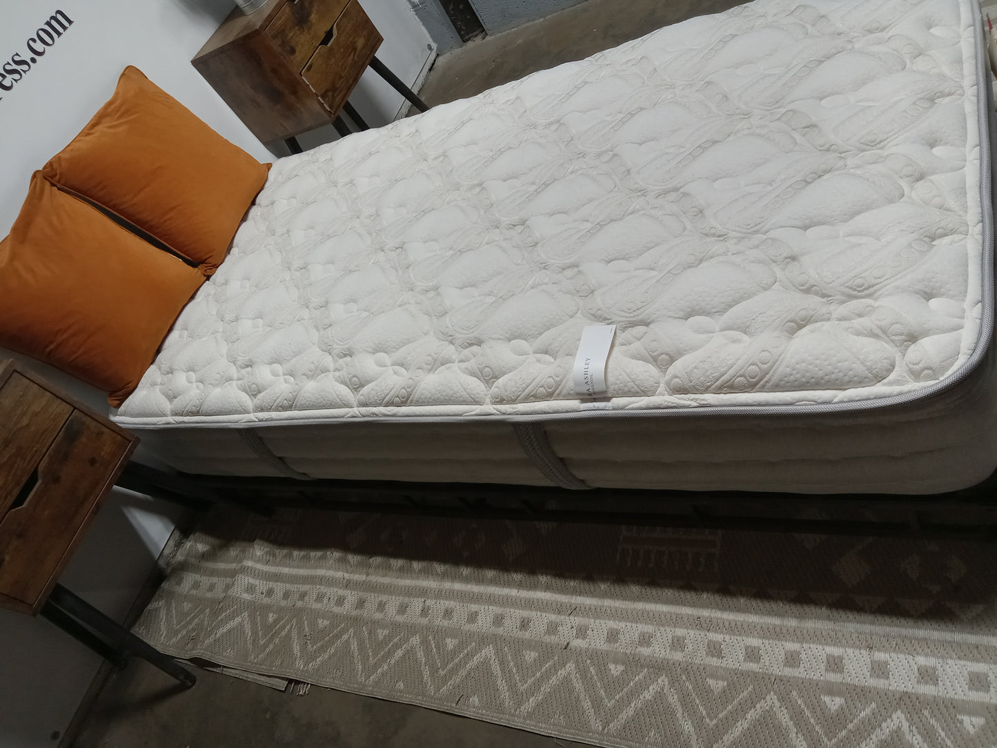 Laura Ashley | Innerspring | 10" Twin Mattress