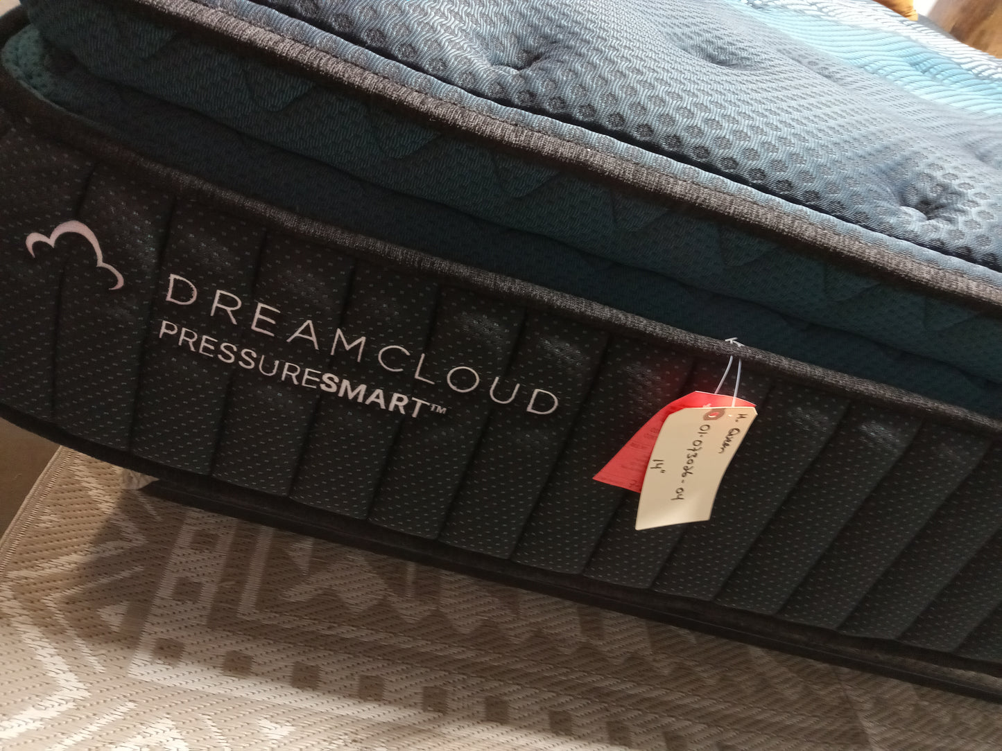 Dreamcloud | Pressursmart Plush | 14" Queen Mattress