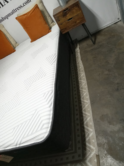 Beautyrest | Xtra Incredible Medium Hybrid | 13" Queen Mattress