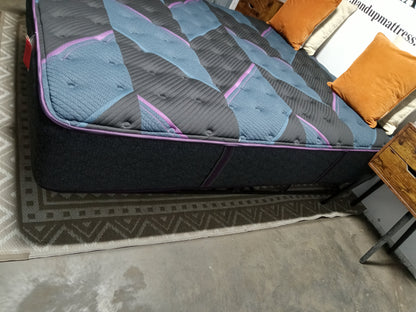 Beautyrest | World Class | 14.5" Queen Mattress