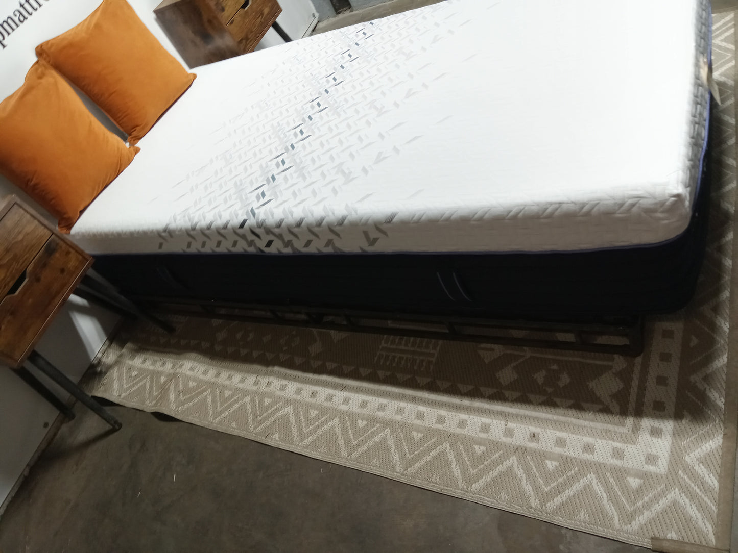 Nectar | Luxe Hybrid | 14" Twin XL Mattress ( NEW)