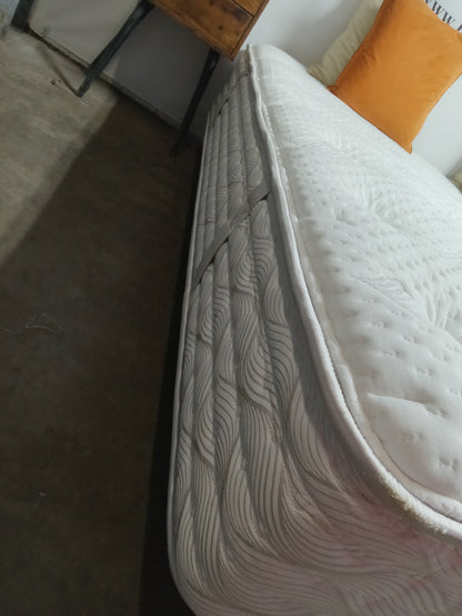 Aireloom | Grafton Medium | 14" King Mattress
