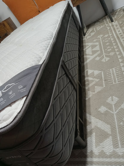 Puffy | Monarch | 16" Twin XL Mattress | Pre-Owned