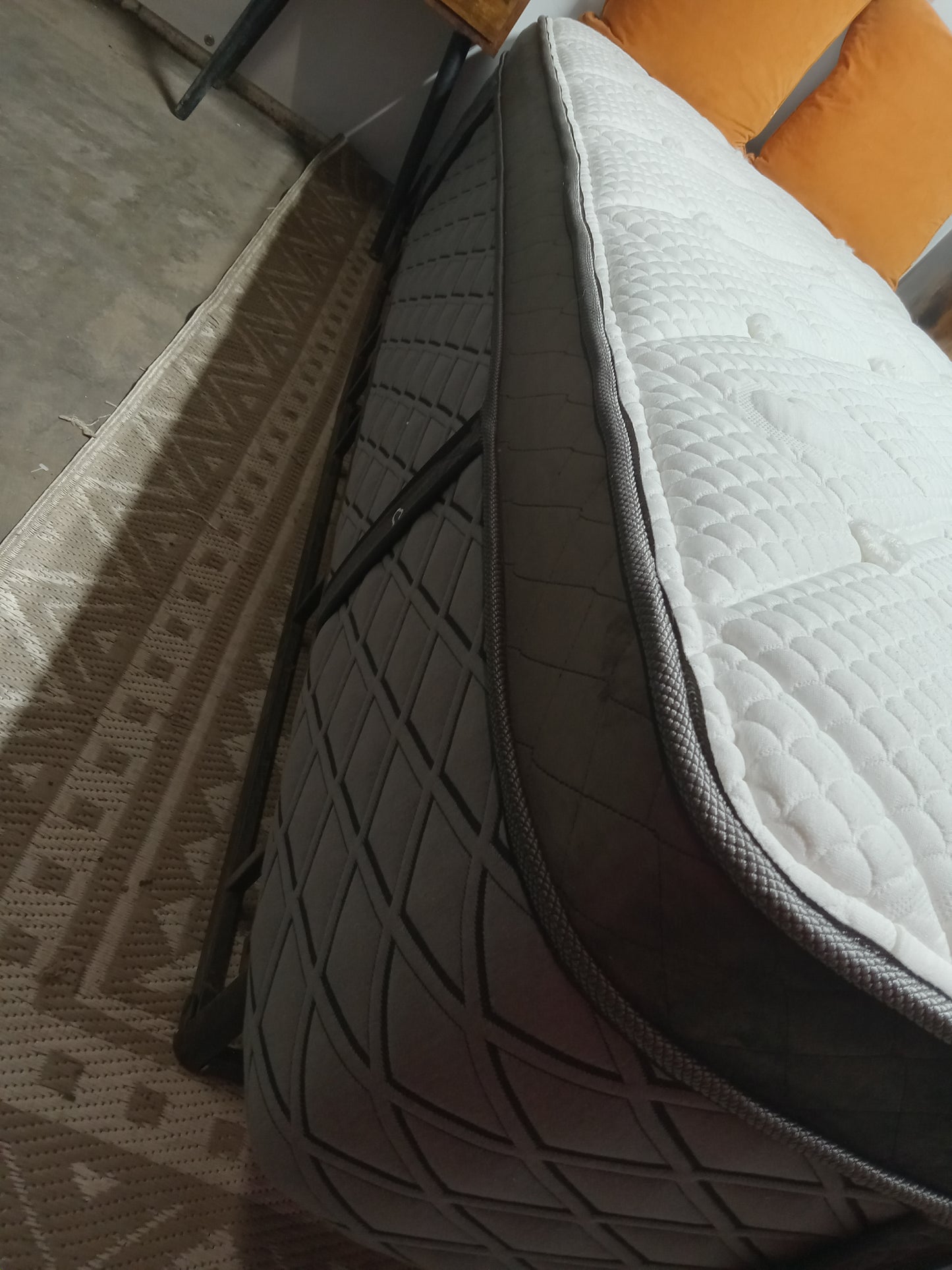 Puffy | Monarch | 16" Twin XL Mattress | Pre-Owned
