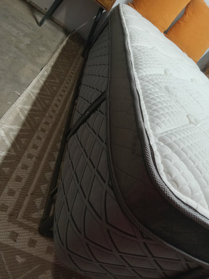 Puffy | Monarch | 16" Twin XL Mattress | Pre-Owned