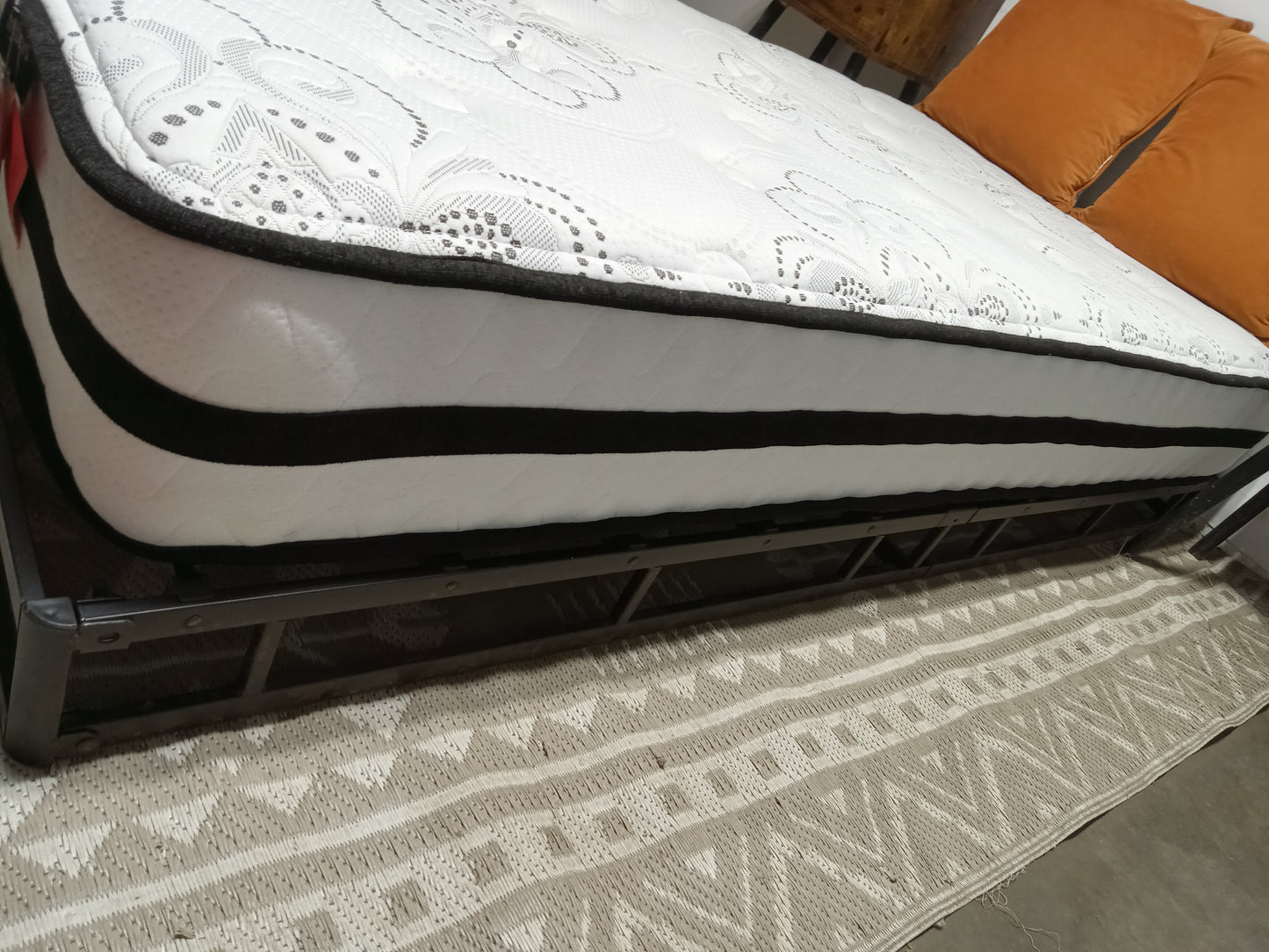 Ashley's Furniture | Hybrid | 9" Twin Mattress