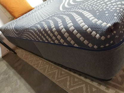 Sealy | Posturepedic Plus Albany Hybrid | 13" King Mattress