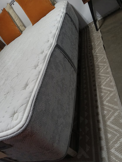 Bob-O-Pedic | Distinction Hybrid | 15" Queen Mattress