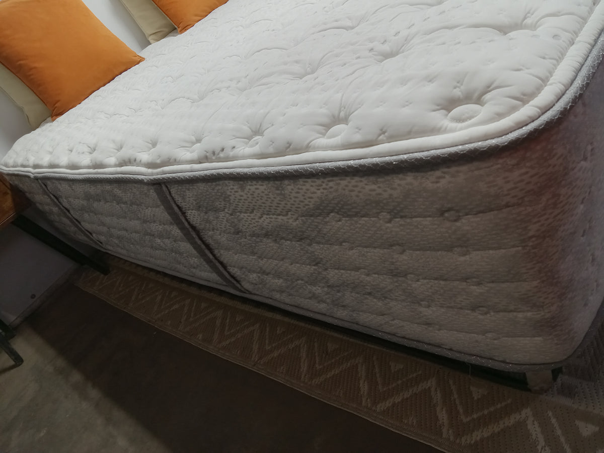 Bob-O-Pedic | Distinction Hybrid | 15" Queen Mattress