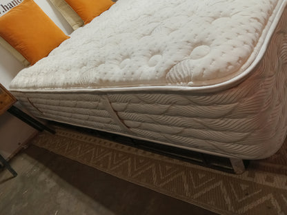 Aireloom | Vitagenic CopperTech Silver II 13.5" Firm Luxetop | Queen Mattress
