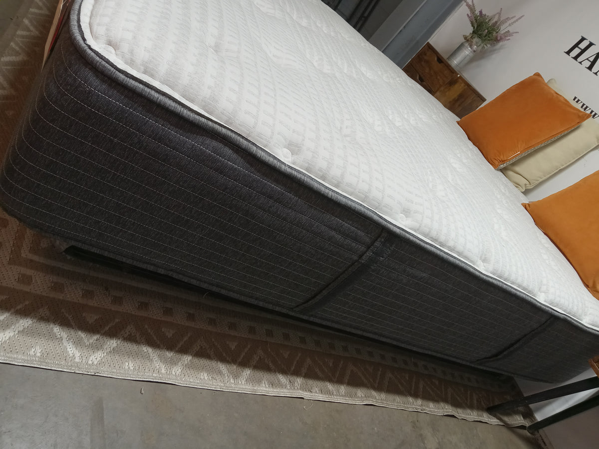 Beautyrest | Silver 12" | Queen Mattress