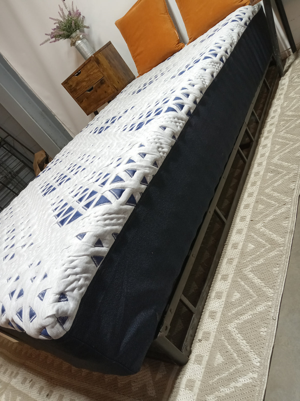 Sleepy’s by Sealy | Hybrid 10" | Twin XL Mattress