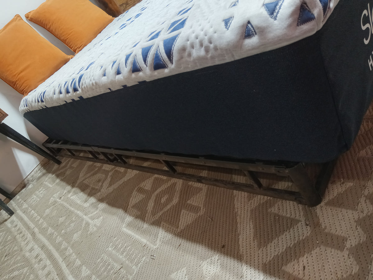 Sleepy’s by Sealy | Hybrid 10" | Twin XL Mattress