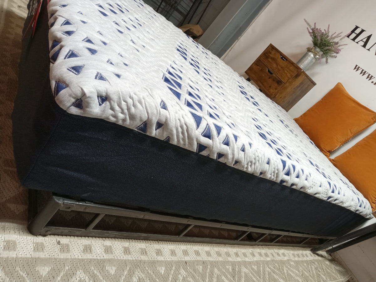 Sleepy’s by Sealy | Hybrid 10" | Twin XL Mattress