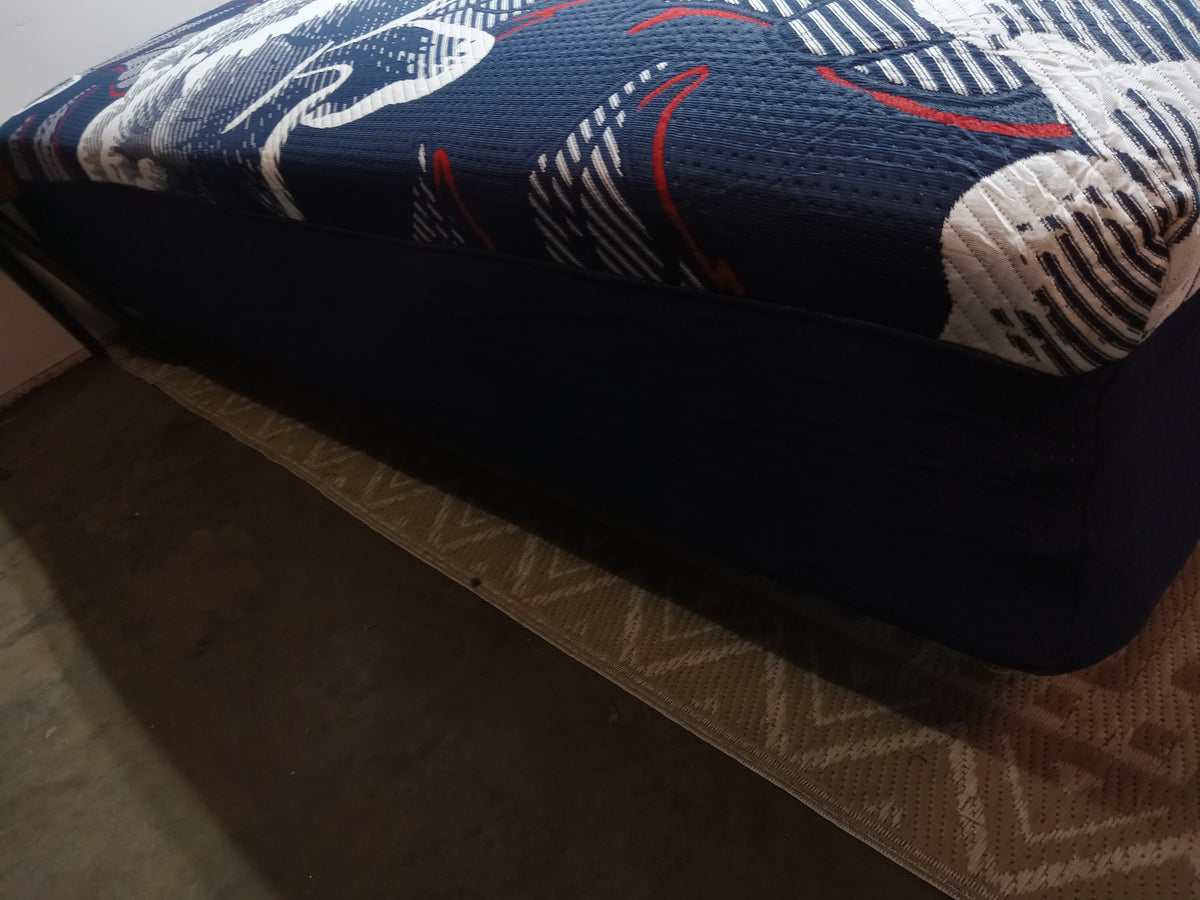 Sleepy’s by Sealy | Premier Hybrid 13" | King Mattress