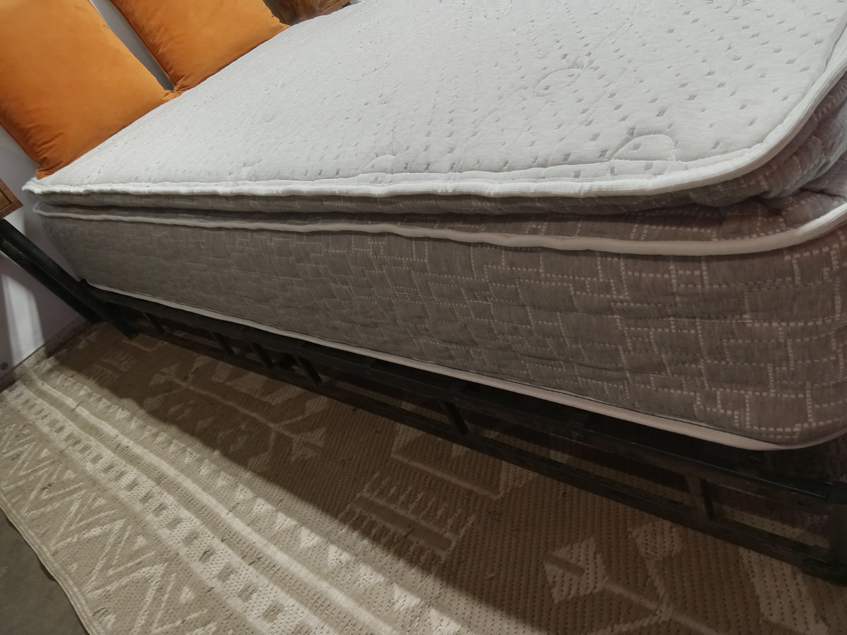 DreamCloud | Classic 12" Plush Hybrid | Twin Mattress